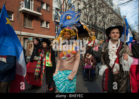 Paris, France, Large Crowd People in Costume Marching in 'Carnaval de Paris' Paris Carnival Street Festival, colourful, diverse multiracial group Paris integrated, Customs and traditions France, french males Stock Photo