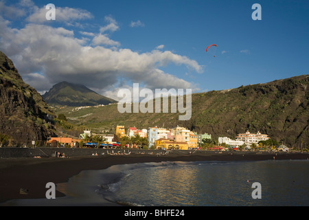 Pico Bejenado (1857m), peak of the extinct volcano crater Caldera de Taburiente and beach with paraglider, Puerto de Tazacorte, Stock Photo