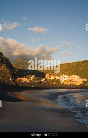 Pico Bejenado (1857m), peak of the extinct volcano crater Caldera de Taburiente and beach, Puerto de Tazacorte,  UNESCO Biospher Stock Photo