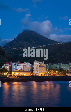 Pico Bejenado (1857m), peak of the extinct volcano crater Caldera de Taburiente and coast at dusk, Puerto de Tazacorte, UNESCO B Stock Photo