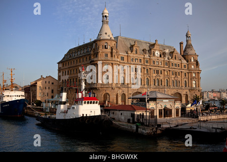 Tug boat at sunset in the front of Haydarpaşa Terminal, Istanbul, Turkey, Europe, Asia, Eurasia. Stock Photo