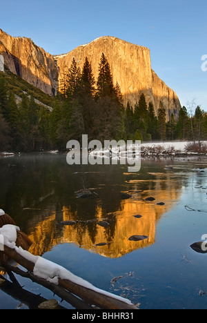Yosemite Valley Tunnel View at Sunset in Winter. Full Moon. El Capitan ...