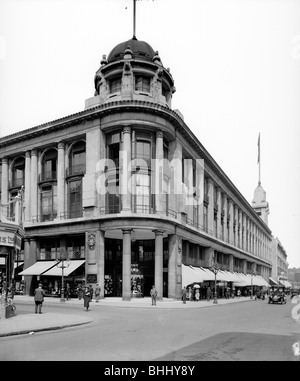 Whiteleys Department Store, Queensway, Bayswater, London, 1921. Artist: Bedford Lemere and Company Stock Photo