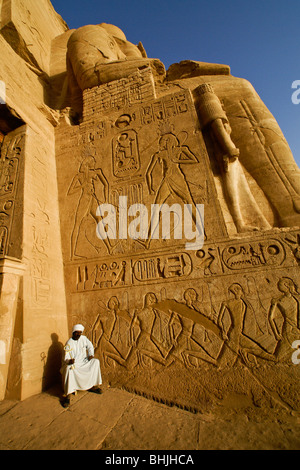 Temple guard and reliefs at Abu Simbel's Temple of Ramesses II, Egypt Stock Photo