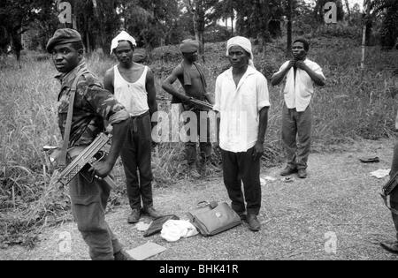 geography / travel, Congo, events, Simba uprising 1964 - 1965, taking of Stanleyville by government forces, soldiers and captured civilists, December 1964, Stock Photo