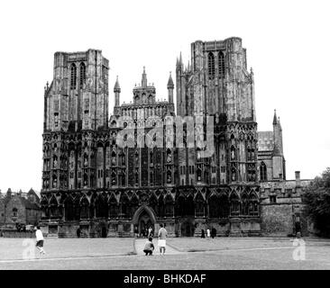 geography / travel, Great Britain, Wells, churches, St. Andrews Cathedral, exterior view, circa 1960, Stock Photo