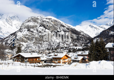 view-over-the-resort-of-courmayeur-from-dolonne-courmayeur-aosta