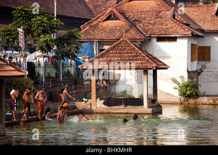 India, Kerala, Thiruvananthapuram, (Trivandrum), Sri Padmanabhaswamy Hindu Temple tank worshippers in water Stock Photo