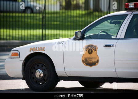 U.S. Secret Service Uniformed Devision police car in front of the White House in Washington D.C. Stock Photo