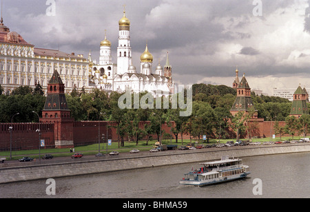Excursion boat on the Moskva River near the Kremlin, Moscow, Russia Stock Photo