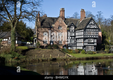 The Packet House ( Grade ll  19th century listed building) and Bridgewater Canal, Worsley, Salford, Greater Manchester, UK Stock Photo