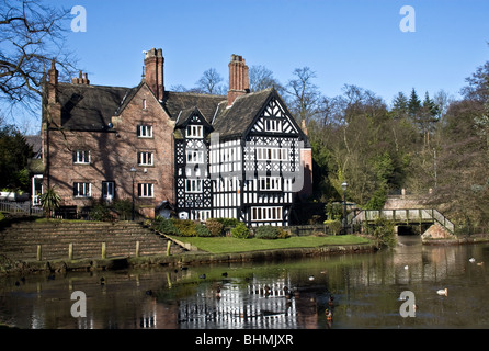 The Packet House ( Grade ll  19th century listed building) and Bridgewater Canal, Worsley, Salford, Greater Manchester, UK Stock Photo