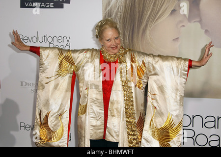 SALLY KIRKLAND REVOLUTIONARY ROAD WORLD PREMIERE LOS ANGELES CA USA 15 December 2008 Stock Photo