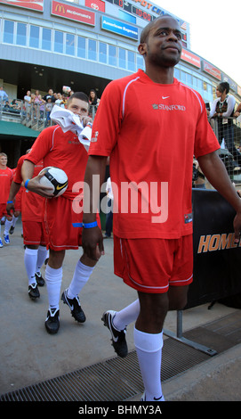 CHRIS RICHARDSON DULE HILL 2009 MIA HAMM & NOMAR GARCIAPARRA CELEBRITY SOCCER CHALLENGE CARSON LOS ANGELES CA USA 17 January Stock Photo