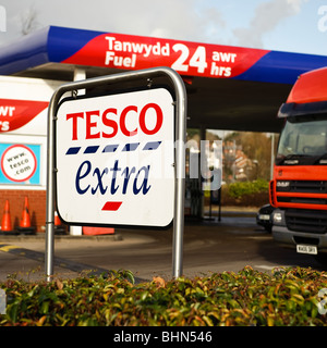 24 hour TESCO EXTRA petrol station store, Newport, Gwent South Wales Stock Photo