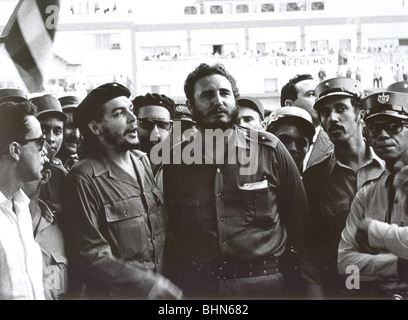 Fidel Castro Che Guevara 1960 photo of the revolutionaries marching ...