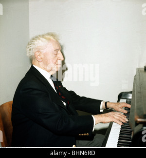 Rubinstein, Arthur, 28.1.1887 - 20.12.1982, Polish pianist, half length, at the piano, 1970s, Stock Photo