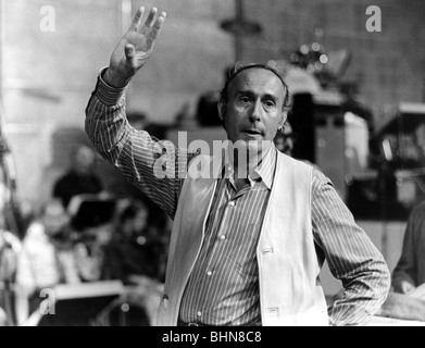 Mancini, Henry, 16.4.1924 - 14.6.1994, US composer, conducting, half length, 1971, Stock Photo