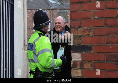 The Sun royal photographer Arthur Edwards shakes hands with Pope Stock