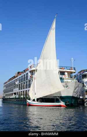 New vs old - Felucca vs cruiseship in Aswan, Egypt Stock Photo