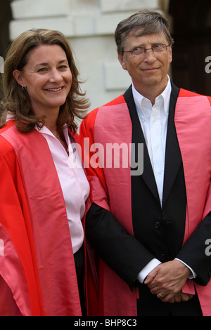 BILL AND MELINDA GATES OF MICROSOFT AT CAMBRIDGE UNIVERSITY Stock Photo