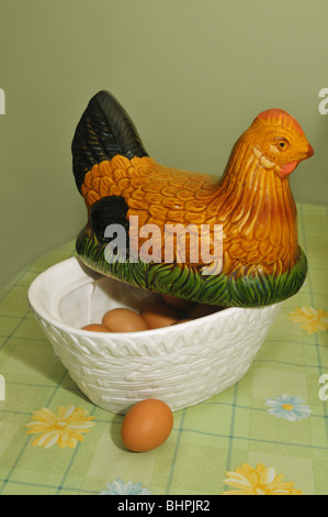 Pottery chicken egg container hi-res stock photography and images - Alamy