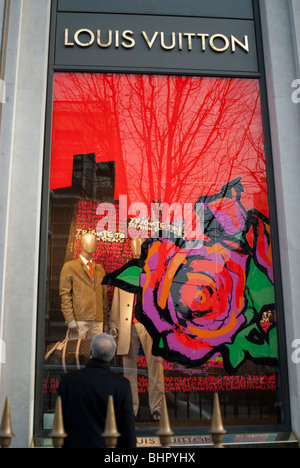 Paris, France, Tourist Looking in Shop WIndows, Luxury Fashion Brands Shops, on Avenue Montaigne, LVMH 'Louis Vuitton » Sign Stock Photo