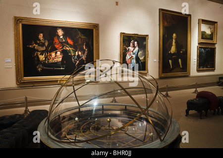 Replica orrery in front of Joseph Wright's painting 'The Orrery', Joseph Wright Gallery, Derby Museum and Art Gallery Stock Photo