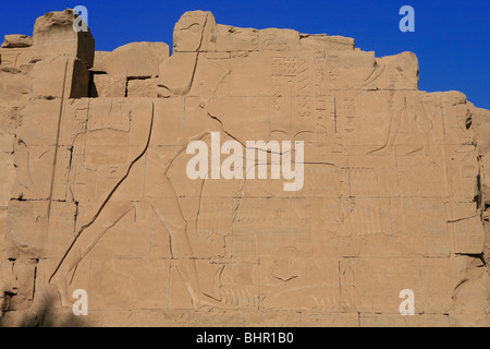 Relief image of Ramses The Great (Ramesses II) clutching Nubian, Libyan, and Syrian prisoners by their hair at Karnak Temple in Luxor, Egypt Stock Photo