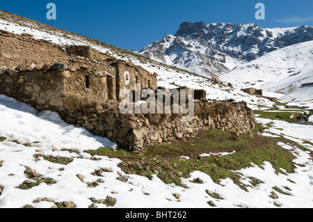 Deserted Berber buildings in the high Atlas mountains near the Moroccan ski resort of Oukaimeden Stock Photo