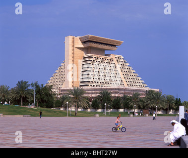 View of Corniche showing Sheraton Hotel, Doha, Ad Dawhah Municipality, State of Qatar Stock Photo