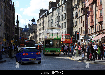 Tour bus, traffic and crowds on the Royal Mile in Edinburgh