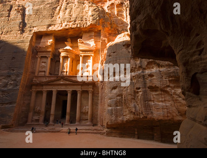 The Treasury or Al Khaznah at the ancient red rose city of Petra in Wadi Musa, Jordan. Stock Photo