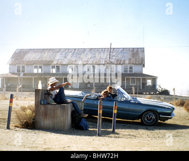 THELMA AND LOUISE - 1991 UIP film with Susan Sarandon,   Geena Davis in dark glasses and Brad Pitt Stock Photo