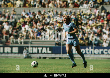 Pele and Bobby Moore swapping shirts at Mexico 70 is one of game's most  iconic images and great moment of sportsmanship