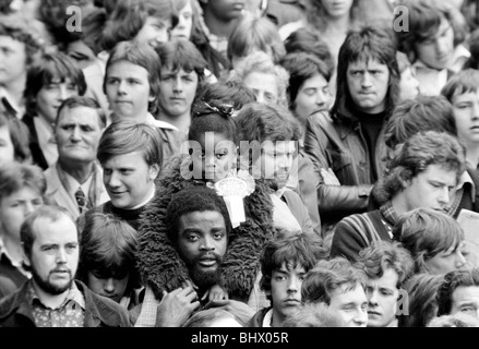 English League Division One match at White Hart Lane. Tottenham Hotspur 2 v Chelsea 0. It's not a political punch-up it's Stock Photo