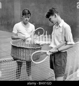 Sport: Real Tennis: Before Wimbledon and during the reign of Henry VIII Real Tennis was invented. The game similar to tennis is Stock Photo