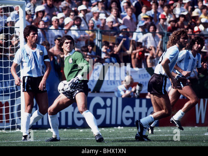 Italy v Argentina World Cup 1982 football Argentine goalkeeper Fillol about to throw ball Passarella Tarantini and Kempes Stock Photo