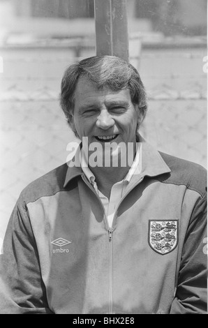 World Cup Mexico '86 England v Argentina action plus fans at the match. IMAGES NOT BALANCED OR CLEANED FOR EVALUATION PURPOSES ONLY *** Local Caption *** Hand of God match Stock Photo