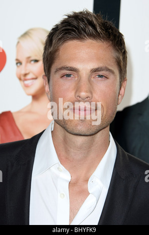 ERIC WINTER THE UGLY TRUTH PREMIERE HOLLYWOOD LOS ANGELES CA USA 16