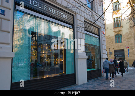 Couple outside Louis Vuitton store in via Condotti in Rome Italy Stock  Photo - Alamy