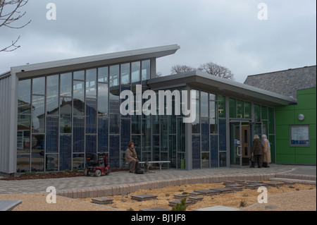 People going into Hamworthy Library Stock Photo