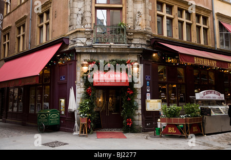 Front of Restaurant De Lyon / Bistro De Lyon: Restaurant / cafe / bistro bar in the city of Lyon, France. Stock Photo