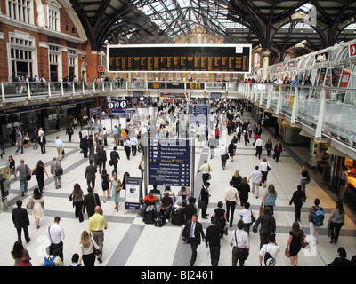 Rush hour at Liverpool Street station. Before modernisation began in ...