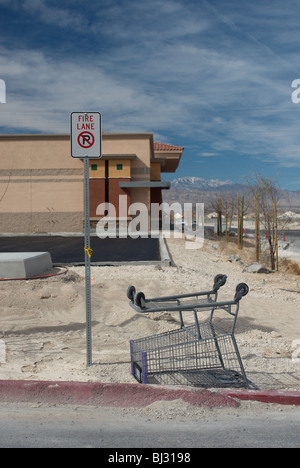 abandoned shopping trolley Stock Photo