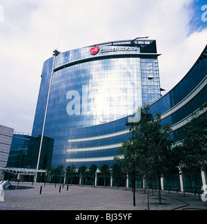 Glaxo Smith Kline building, glass structure on the A4's 