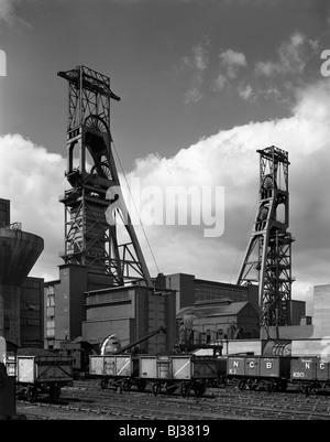 The headgear at Clipstone Colliery, Nottinghamshire, 1963.  Artist: Michael Walters Stock Photo