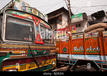 India, Kerala, Calicut, Kozhikode, Big Bazaar, decorated trucks from Maharashtra being unloaded Stock Photo