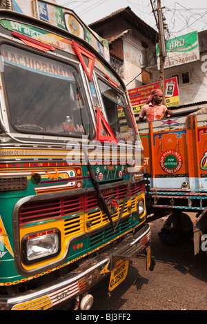 India, Kerala, Calicut, Kozhikode, Big Bazaar, decorated trucks from Maharashtra being unloaded Stock Photo