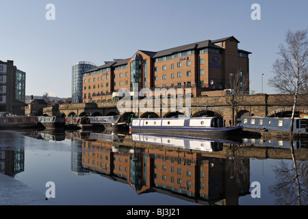 Narrowboats moored at Victoria Quays, the former Hilton Hotel Sheffield England UK urban development regeneration Best Western Plus Hotel Stock Photo